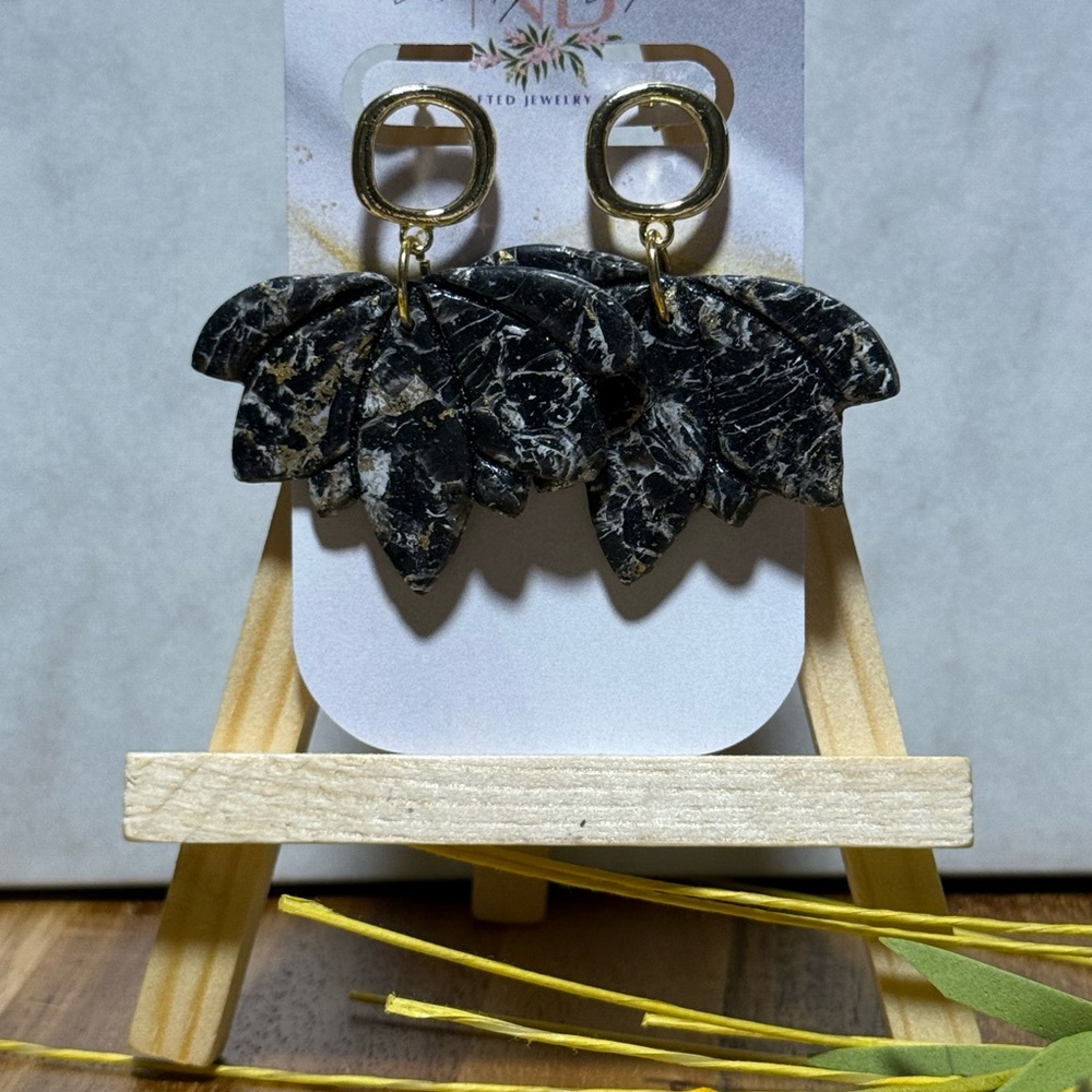 Elegant Black Leaf Earrings